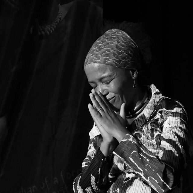 Tita Nzebi en concert, photographie de C. Mallo