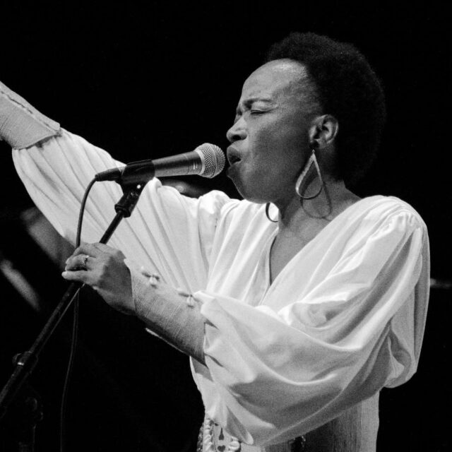 Tita Nzebi en concert, photographie de Kierno
