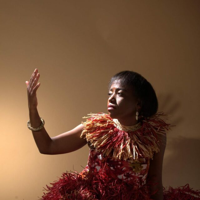 Tita Nzebi en concert, photographie de Ndombe Team